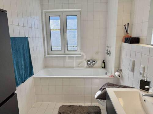 Wannenbad - gepflegt und modern - 