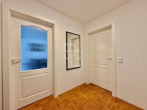 Großzügiger Eingangsbereich - 