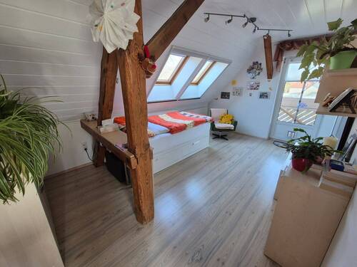 DG: Kinderzimmer mit Balkon
- 