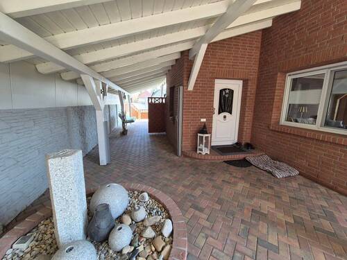 überdachte Sitzfläche
- 