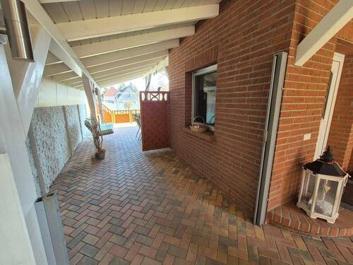 überdachte Sitzfläche
- 