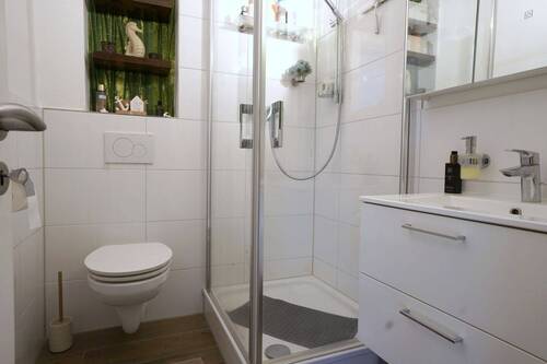 ...und das erst 2023 erneuerte Duschbad - Reihenmittelhaus mit 74,00 m&sup2; in Hamburg zum Kaufen