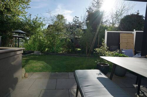 Ein kleiner Garten rundet das Angebot ab - 
