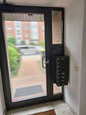 Eingangstür.jpg - 2 Zimmer Etagenwohnung in Langenhagen