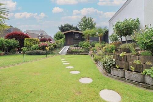 Gartenhaus - 6 Zimmer Einfamilienhaus zum Kaufen in Burscheid