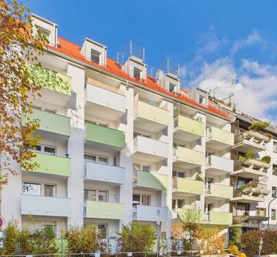 Aussenansicht - 4 Zimmer Etagenwohnung zur Miete in München