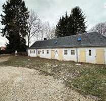 Sanierungsbedürftiges Haus in Wildenfels: 100 m², 1.416 m² Grundstück, Luftschutzkeller & Garagen