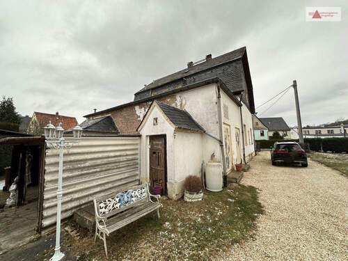 Hofansicht - 8 Zimmer Einfamilienhaus zum Kaufen in Wildenfels