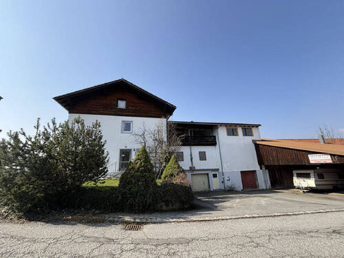 vier Wohnungen - ein Gewerbe - Gewerbeobjekt (Büro, Produktion, Verkauf) in Waldkirchen