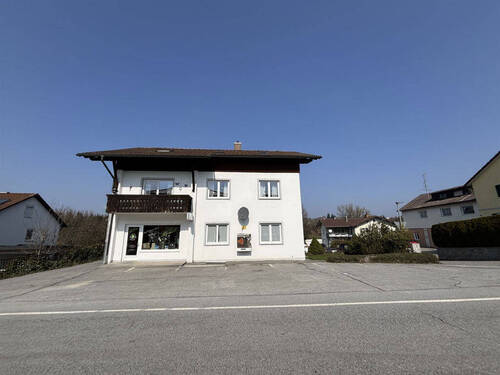Stellplätze vor dem Haus - Gewerbeobjekt (Büro, Produktion, Verkauf) in Waldkirchen zum Kaufen