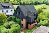 1 Hausansicht - Einfamilienhaus mit Einliegerwohnung und naturnahem Grundstück in gefragter Lage von Moringen