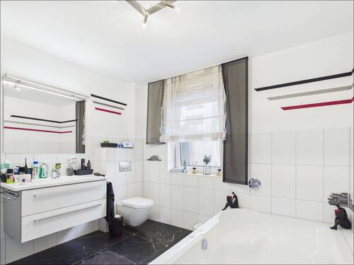 Badezimmer mit Whirlpool EG - 