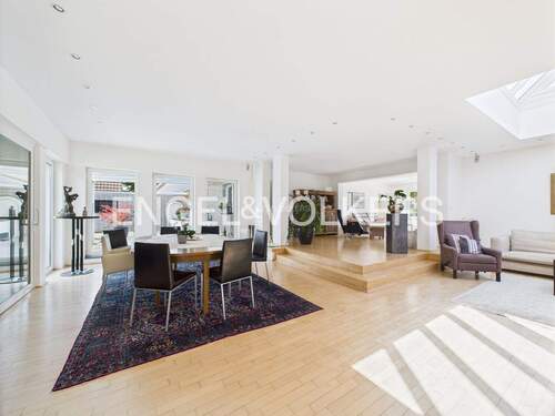 Großzügiger Wohn- und Essbereich - 