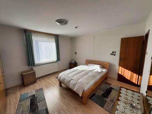 Schlafzimmer 1. OG - 