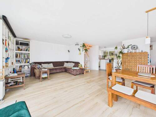 Wohnzimmer - 5 Zimmer Doppelhaushälfte zum Kaufen in Ostelsheim