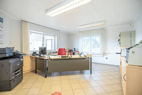 Schicker Arbeitsplatz im Erdgeschoss - 