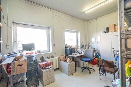 Tageslicht flutet auch die Werkstatt - 