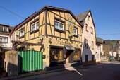 Hausansicht rechts.jpg - Einfamilienhaus mit Weinstube und Gästezimmern
