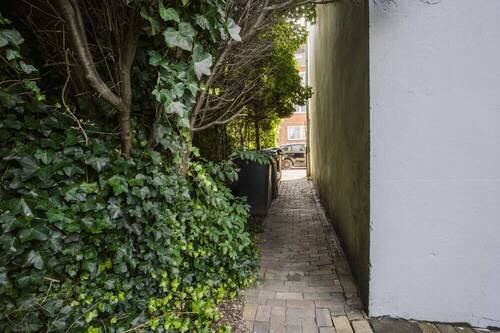 Weg zum Hinterhof/ Garten - 