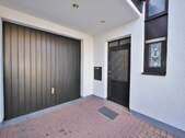 Garage und Eingangsbereich - 