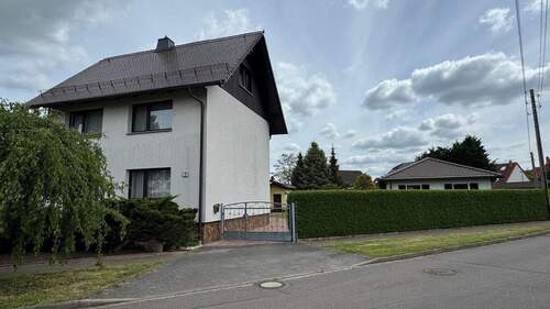 Eingang zum Grundstück - 7 Zimmer Einfamilienhaus in Leipzig