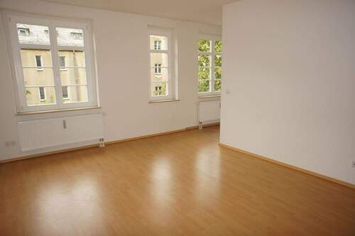 DSC08822 - 1. OG mit Laminat - Bad mit Wanne und offener Küche !