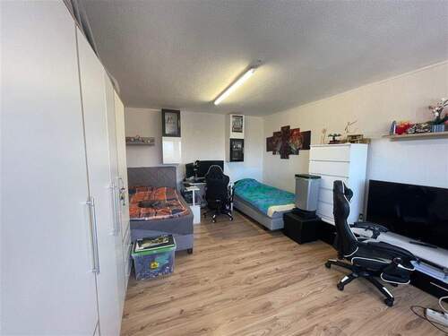 oben: Zimmer 1 (Weitwinkelaufnahme) - 