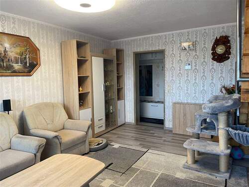 unten: Wohnzimmer - 4 Zimmer Etagenwohnung in Rastatt