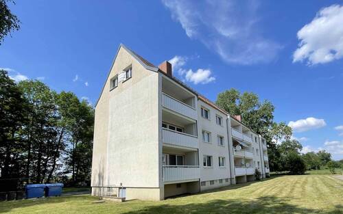 Hausansicht Rückseite - 3 Zimmer Etagenwohnung in Naundorf
