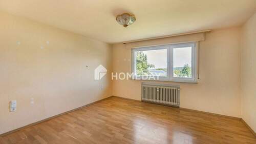 1. OG Schlafzimmer 1 - 