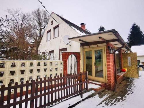 Wohnhaus Straßenseite - 