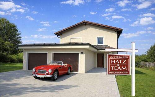 Hatz & Team Immobilien GmbH - Reserviert! Wohnen im Grünen - Saniertes Zweifamilienhaus im Herzen von Thyrnau!