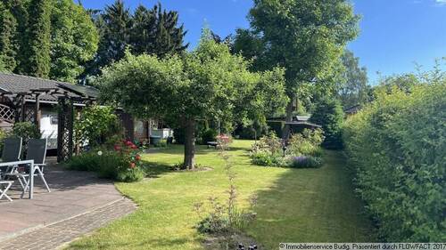 Blick in den liebevoll gepflegten Garten - 