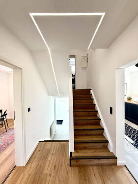 Flur EG - 6 Zimmer Einfamilienhaus in Darmstadt