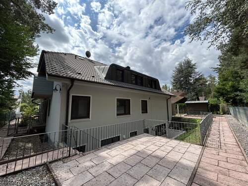 Aussenansicht - Etagenwohnung mit 190,00 m² in Erlangen zum Kaufen