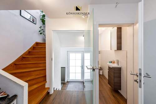 Eingangsbereich - 8 Zimmer Einfamilienhaus zum Kaufen in Welzheim