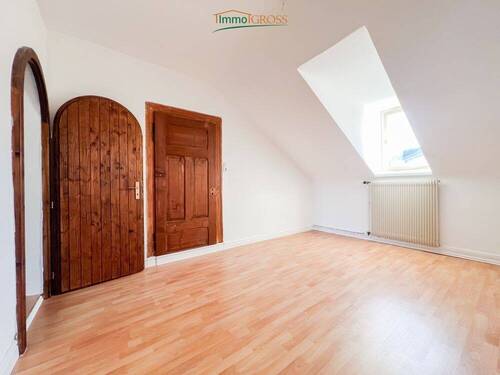 Mögliches Büro mit reichlich Platz - 