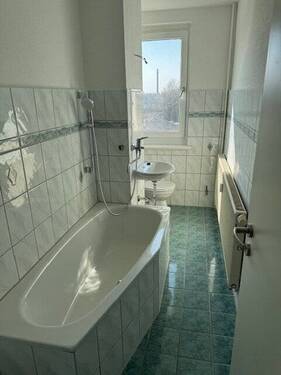 Bad - 3 Zimmer Etagenwohnung in Dessau-Roßlau