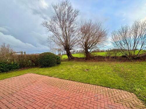 Blick von Terrasse auf anliegende Landschaft - 