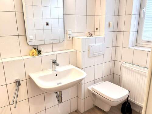 separates Gäste-WC mit Waschmaschinenanschluss - 