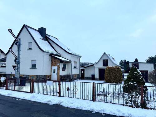 Straßenansicht - Freistehendes Einfamilienhaus in ruhiger Siedlungslage von Annaburg