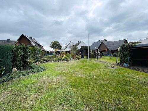 Gepflegtes Gartengrundstück - 