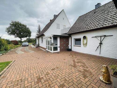 PKW-Stellplätze auf dem Hof - 