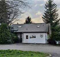 Wohnhaus mit Gewerbeanteil und Nebengebäude - Metzingen Glems