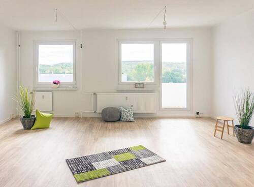 Wohnzimmer Vergleichswohnung - Geräumige 2-Raum-Wohnung mit offener Küche