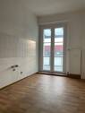 Küche mit Zugang zum Balkon - 