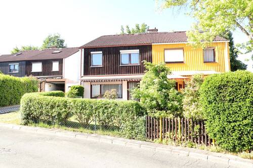 Außenansicht - DHH Roter Hügel, 5-6 Zimmer, Garage, Südausrichtung, Essküche, 2 Bäder, Keller, Top gepflegt