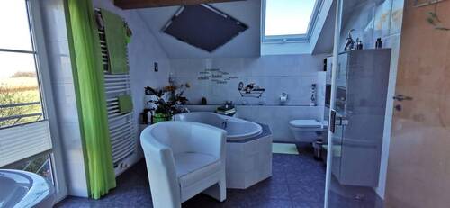 Bad mit Dusche - 4 Zimmer Einfamilienhaus zum Kaufen in Pürgen
