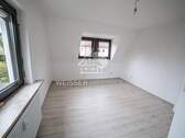 Wohnzimmer Ansicht 1 - 4 Zimmer Etagenwohnung in Fürth