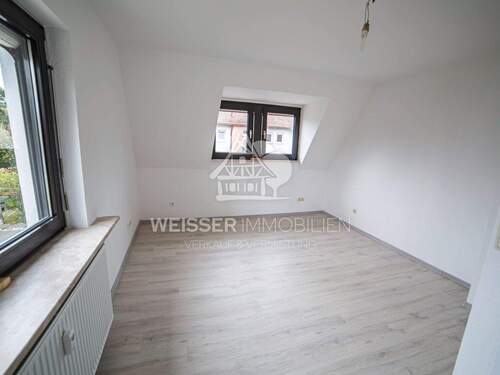 Wohnzimmer Ansicht 1 - 4 Zimmer Etagenwohnung in Fürth